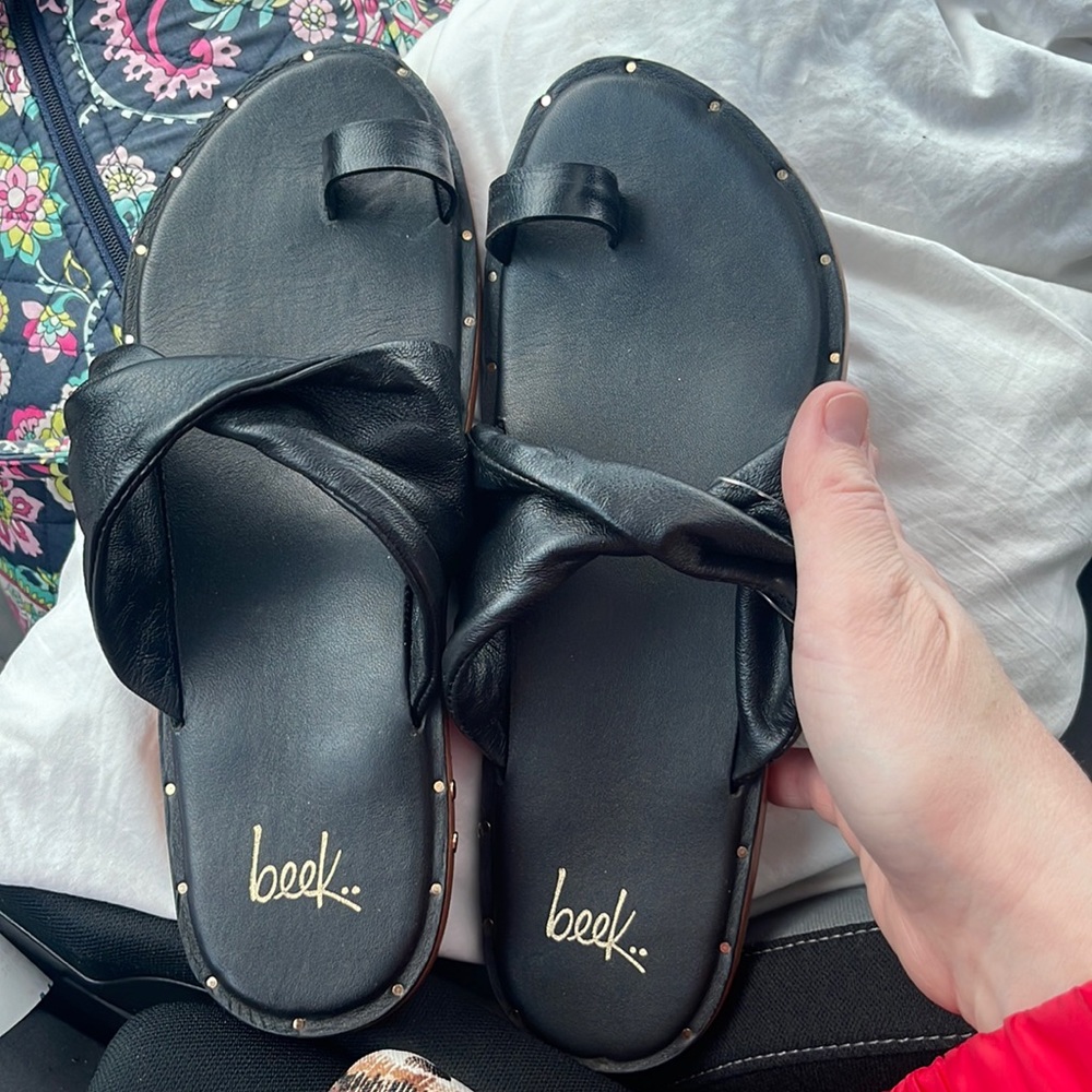 Tried on new in box been leather sandals!